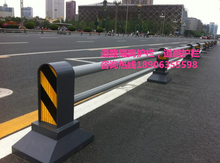 道路護欄，道路隔離柱，隔離墩